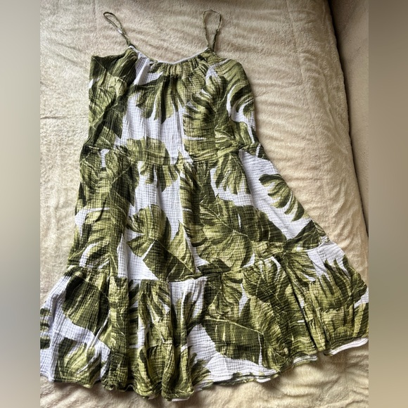 H&M Dresses & Skirts - “H&M Green Tropical Leaf Print Tiered Summer Dress